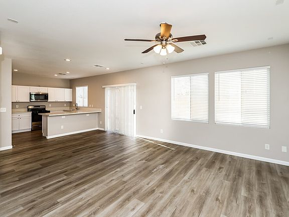 5th image of 4031 Meadow Foxtail Dr