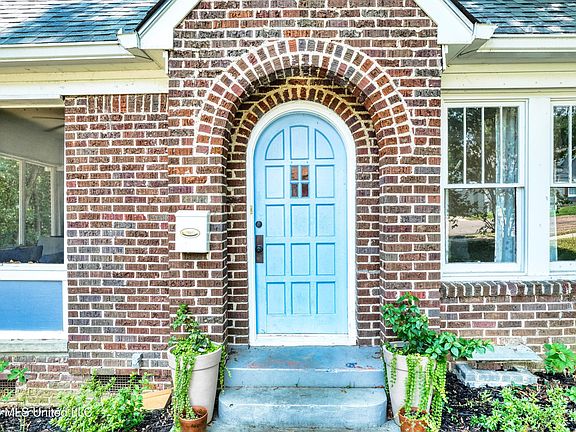 5th image of 431 Decelle St