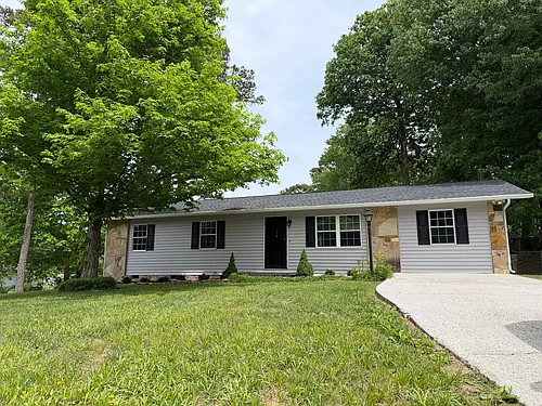 5912 Wooded Acres Dr Photo 1