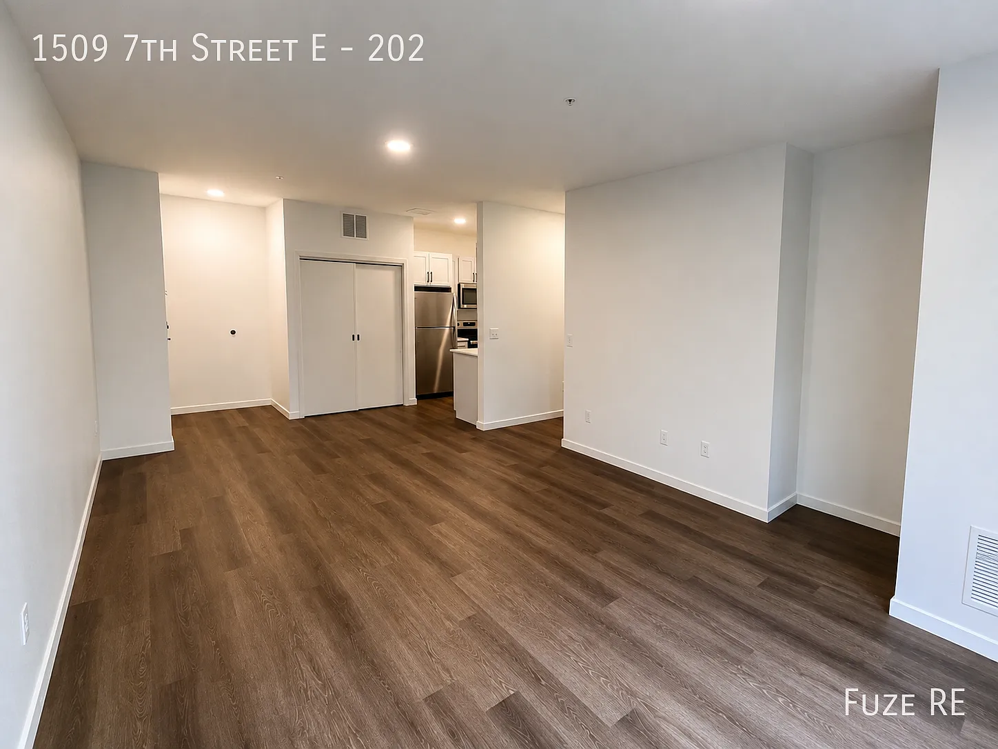 Beautifully Updated 2 Bedroom Unit in St. Paul - Available Now! — Photo 2