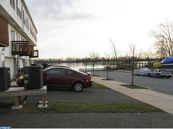 2nd image of 10 Saude Ave