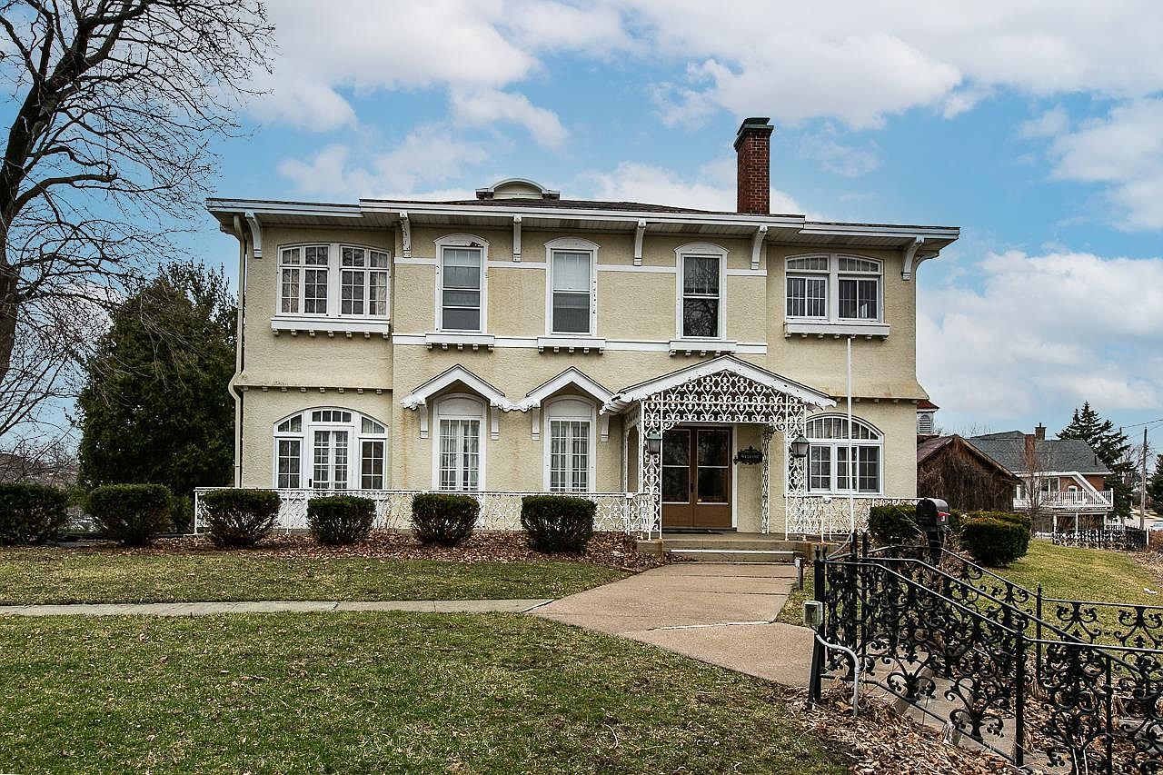216 Clarke Dr, Dubuque, IA 52001 Zillow