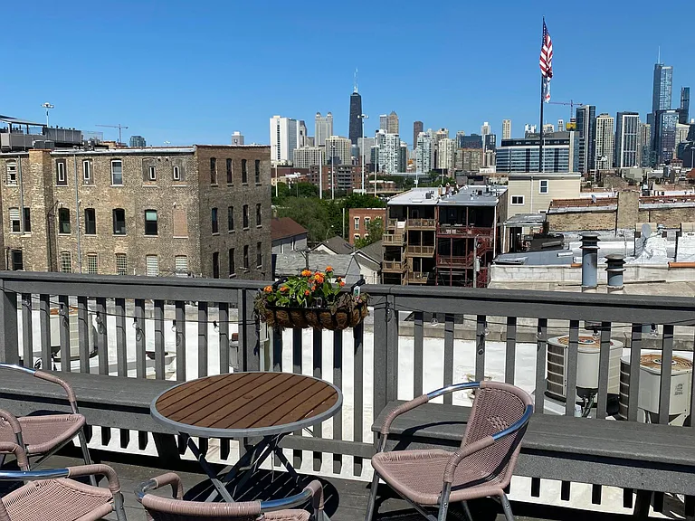 1164 W Grand Ave #4R — Photo 1