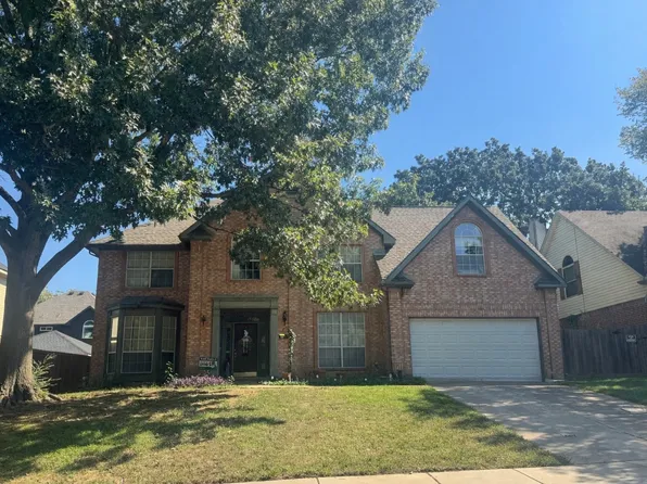 1048 W Winding Creek Dr, Grapevine, TX 76051