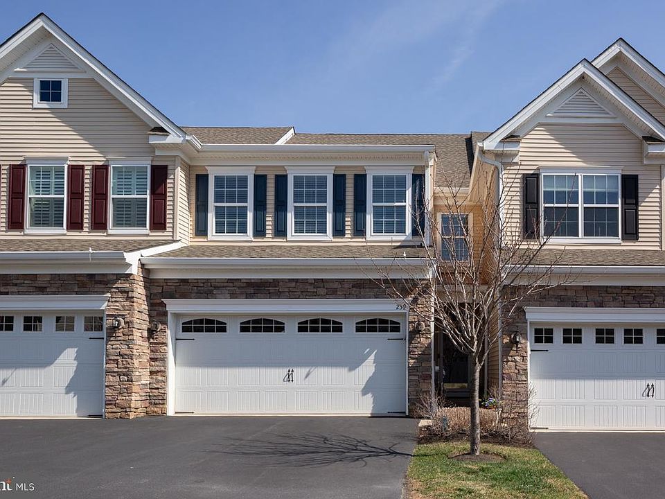 2nd image of 239 Clermont Dr