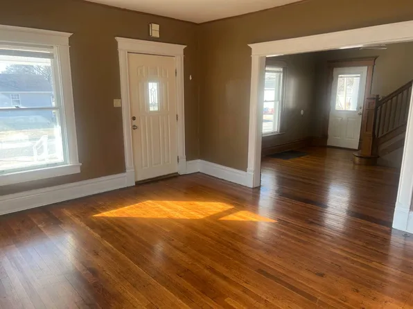 403 W 5th St, Maryville, MO 64468