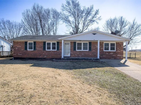 32 Hillcrest Dr, Fredericktown, MO 63645