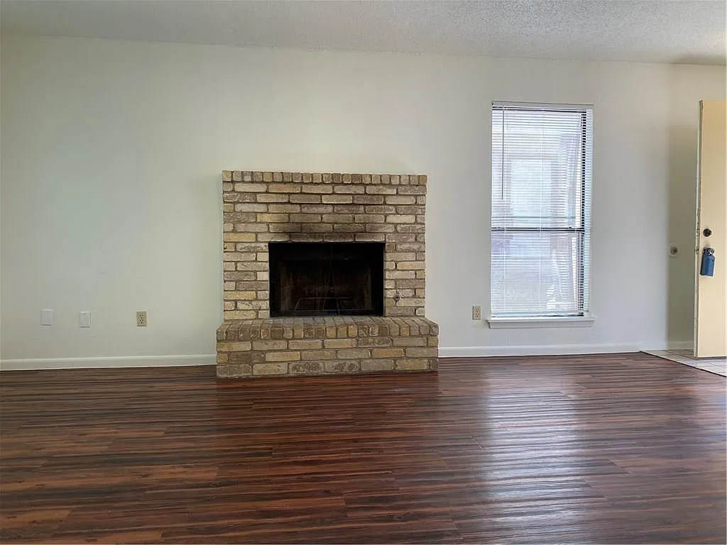 2 bed, 2.5 bath, 2512 sqft, $1,595 — Photo 3