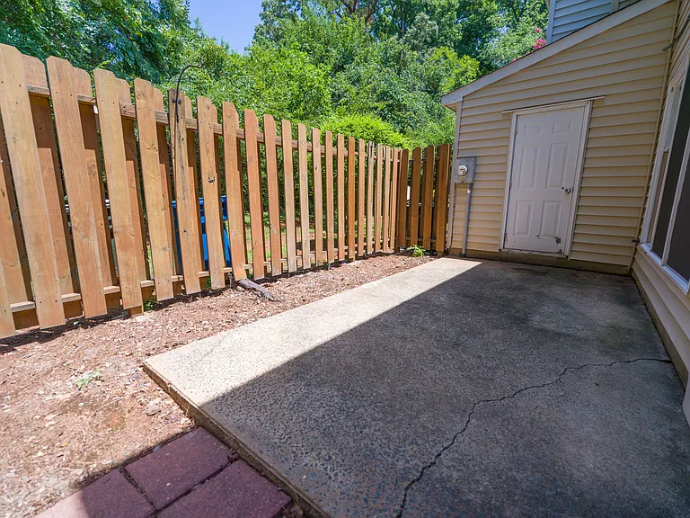 4 Astor Ct — Photo 26
