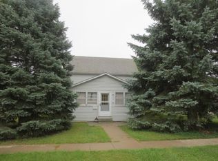 2221 10th St, Columbus, NE 68601