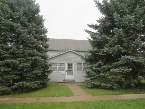 2221 10th St, Columbus, NE 68601