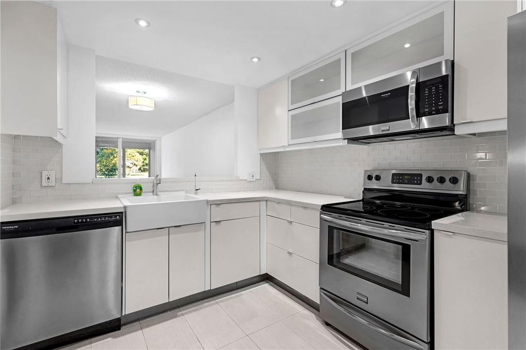 605 Oaks Dr APT 104, photo 2