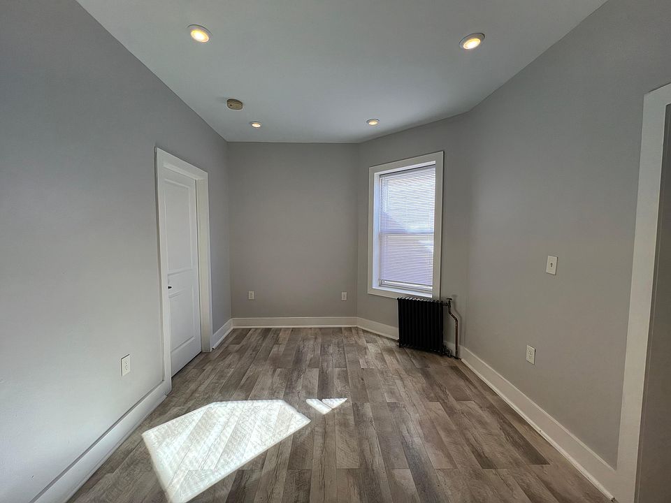 1st image of 122 Roosevelt Ave #4A