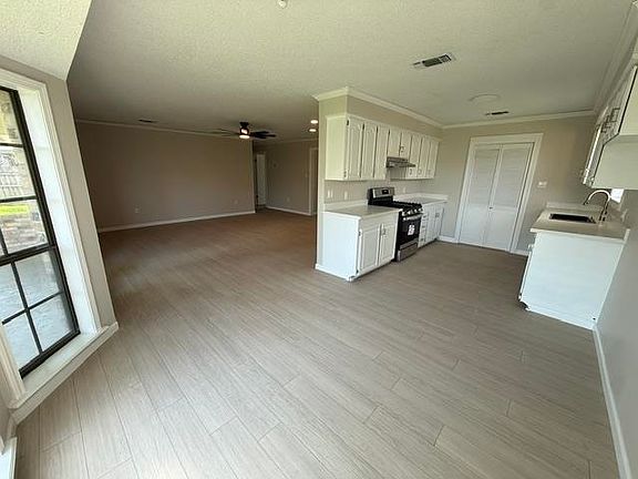 4th image of 108 Maria Cir