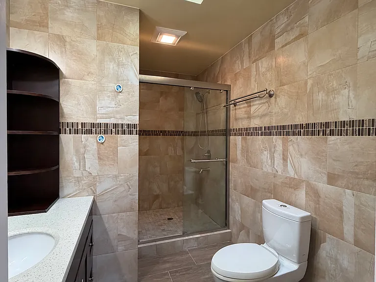 426 Wyandotte Ave — Photo 17