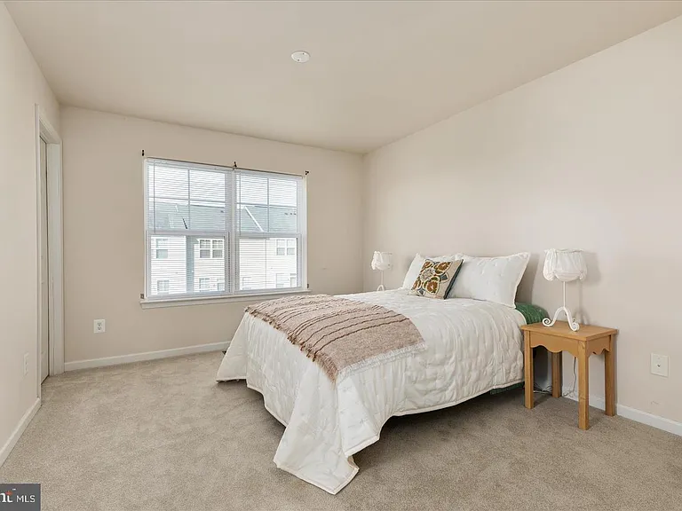 109 Splendor Garden Way — Photo 25
