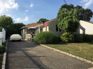 357 Mineola Ave, Carle Place, NY 11514