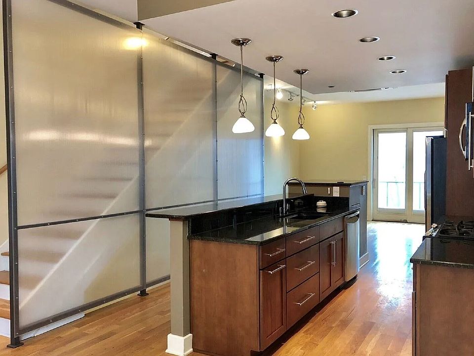 1st image of 302 Van Buren St