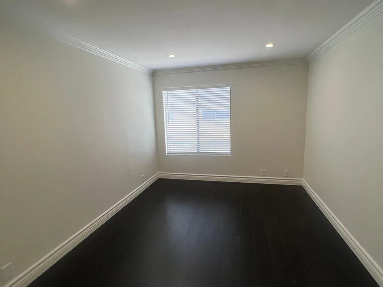 4307 Whitsett Ave #104 — Photo 25