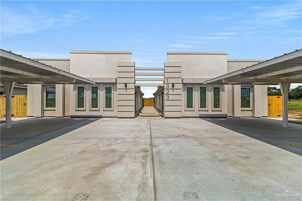 3 bed, 2.0 bath, 1000 sqft, $1,200 — Photo 1