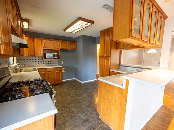 3rd image of 10546 Newcombe Dr