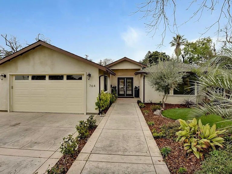 764 Almarida Dr — Photo 1
