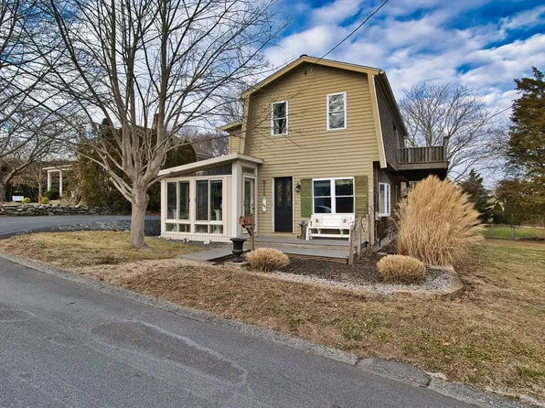 45 Bayside Ave, Swansea, MA 02777