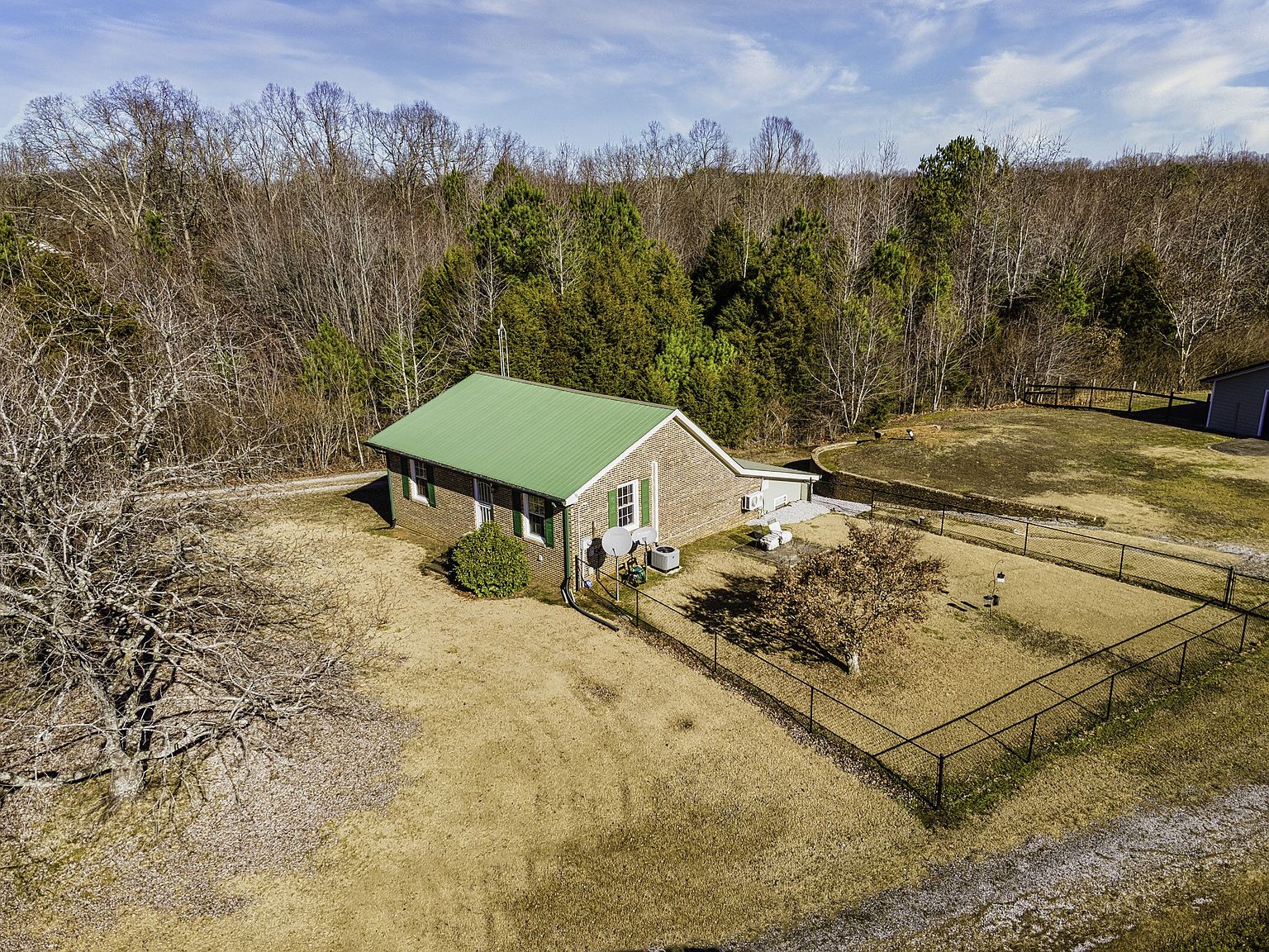 2122 Fall River Rd, Leoma, TN 38468 Zillow