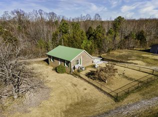 2122 Fall River Rd, Leoma, TN 38468