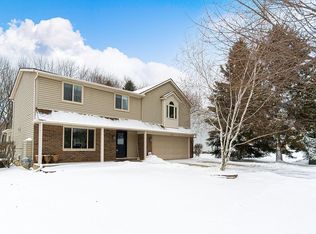 2923 Ravenglass Rd, Waterford, MI 48329