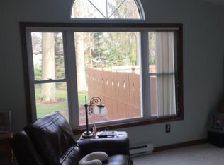 2636 Black Oak Dr, Niles, OH 44446