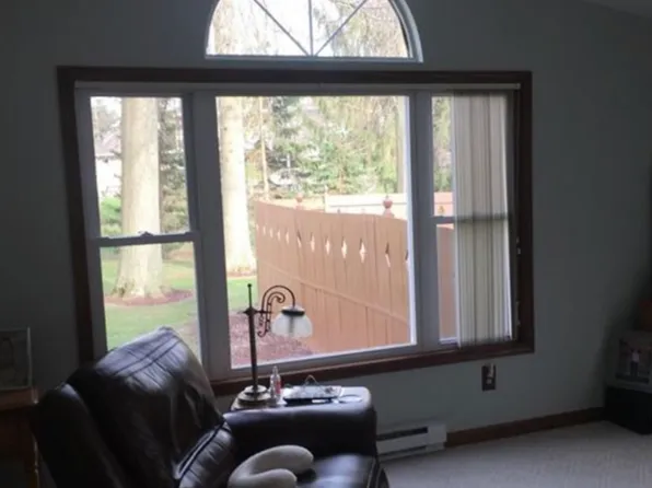 2636 Black Oak Dr, Niles, OH 44446