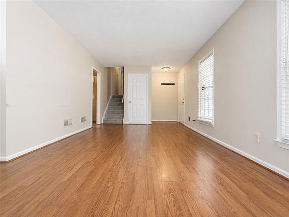 3rd image of 4117 Summer Wood Dr