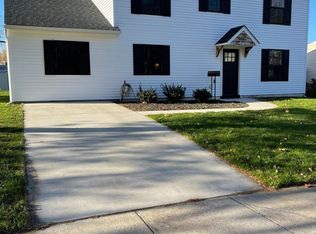 19 Inlet Rd, Levittown, PA 19057