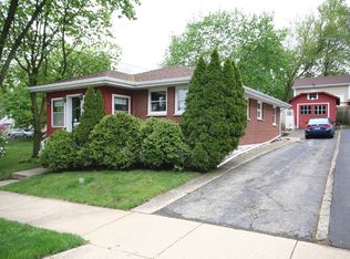 315 Indiana St, St Charles, IL 60174