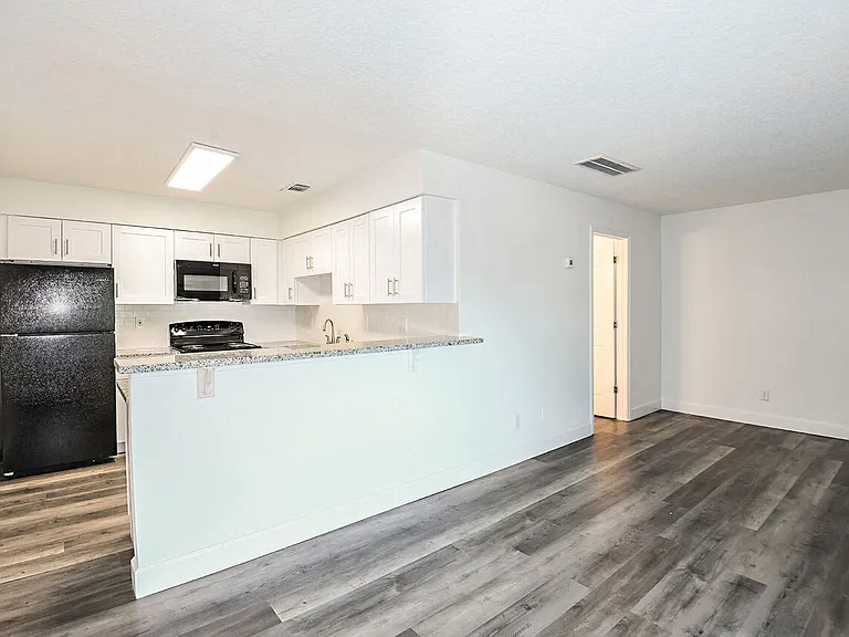 Woodlake Villas — Photo 10