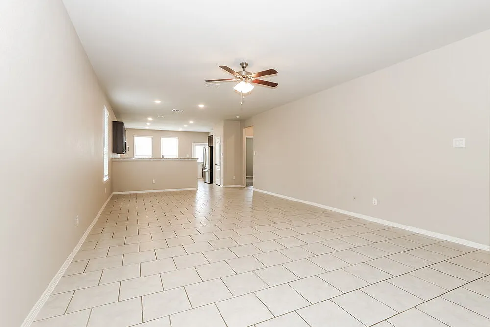 5 bed, 3.0 bath, 2409 sqft, $2,485 — Photo 4