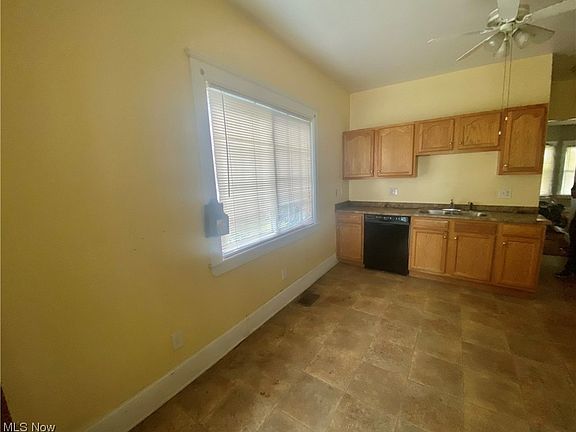 5th image of 10713 Lee Ave
