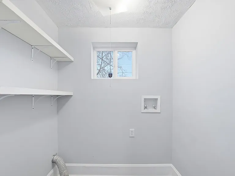 931 N Oakland Ave — Photo 20