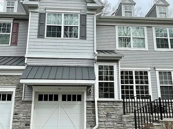 20 Masterson Ct, Waldwick, NJ 07463