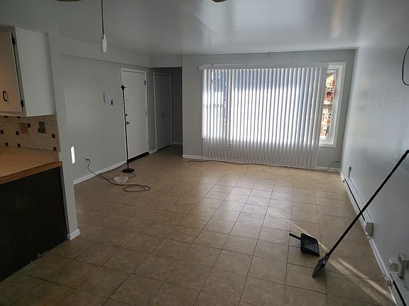 2nd image of 1812 Memorial Dr APT 1
