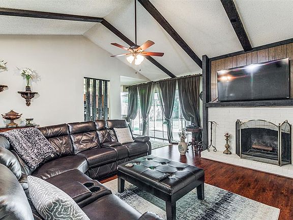5th image of 411 W Ash Ln