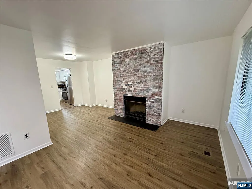 2 bed, 1.5 bath, $2,550 — Photo 3