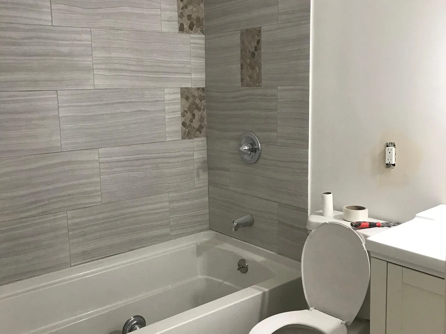 1 bed, 800 sqft, $1,900 — Photo 3