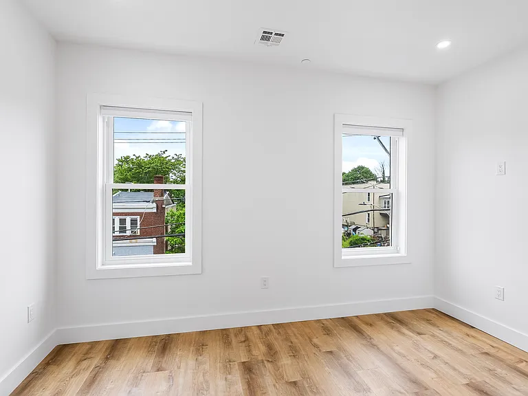 442 W Queen Ln #2 — Photo 20