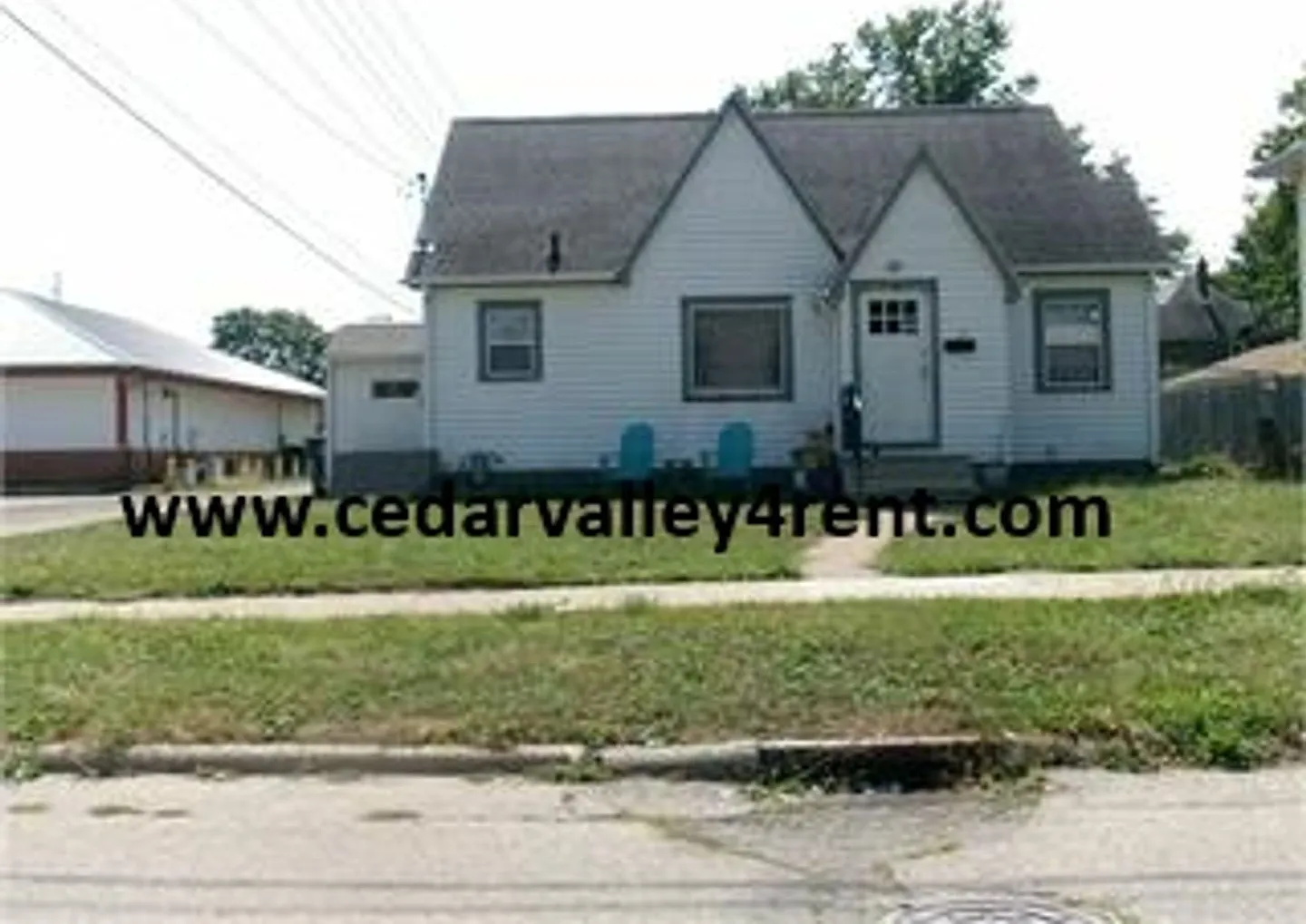 3 Bedroom 1 Bath 517 Center St Waterloo IA — Photo 1