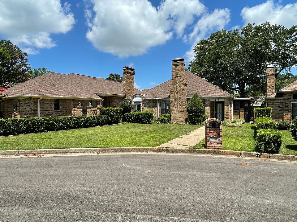 1st image of 218 Heritage Cir