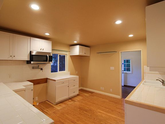 4th image of 2133 Orange Ave