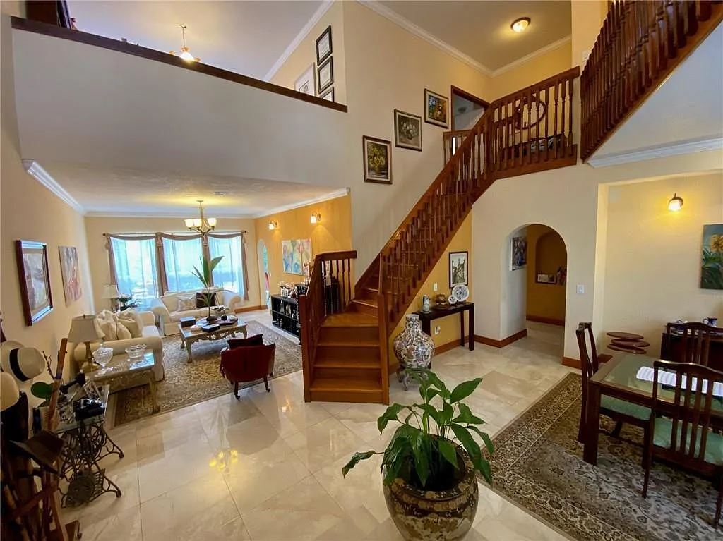 5 bed, 3.0 bath, 3026 sqft, $6,900 — Photo 2