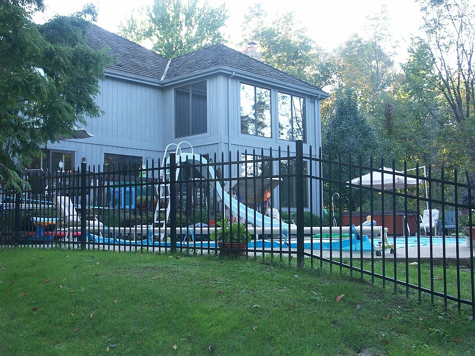  Pool area